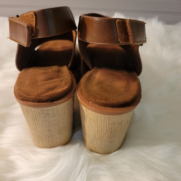 Brown Leather Women's Sandals - Picture 4 of 10